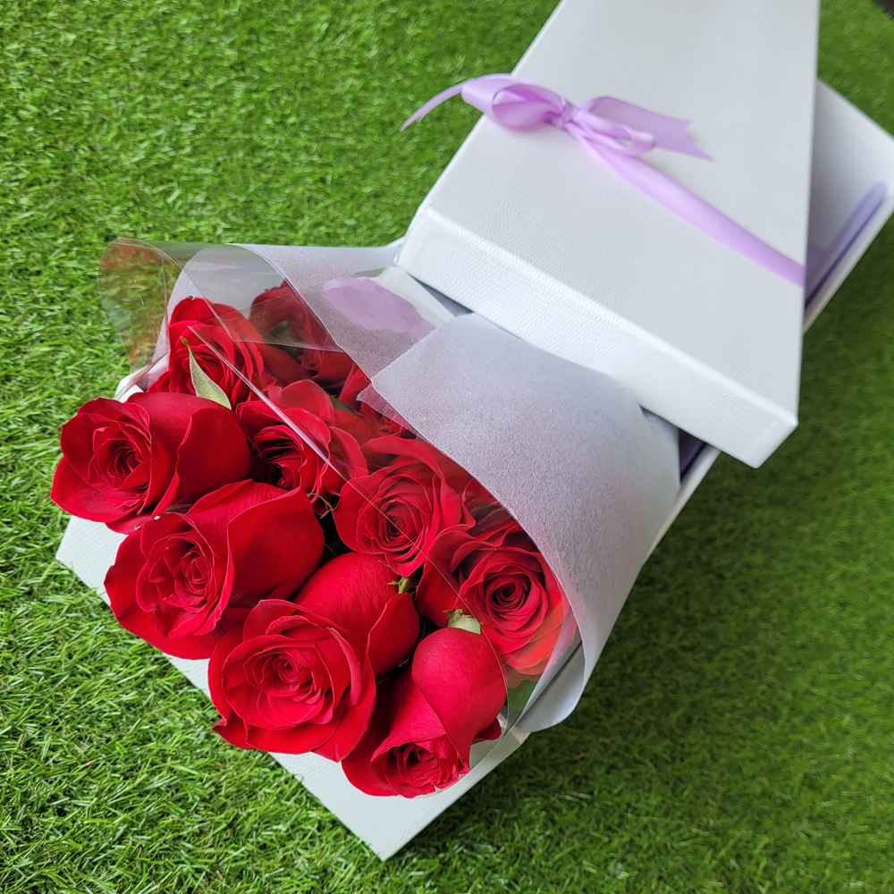 Roses_Giftbox_Dozen_Best_Flowers_IIWII_1